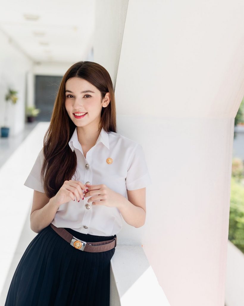 สวยมีมงการันตี นางสาวไทยคนดังใส่ชุดนักศึกษา ออร่าสะเทือนมธ.