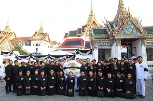 สวยงาม เลอค่า ญาญ่า เป็นเจ้าภาพ บำเพ็ญกุศลถวายพระบรมศพฯ