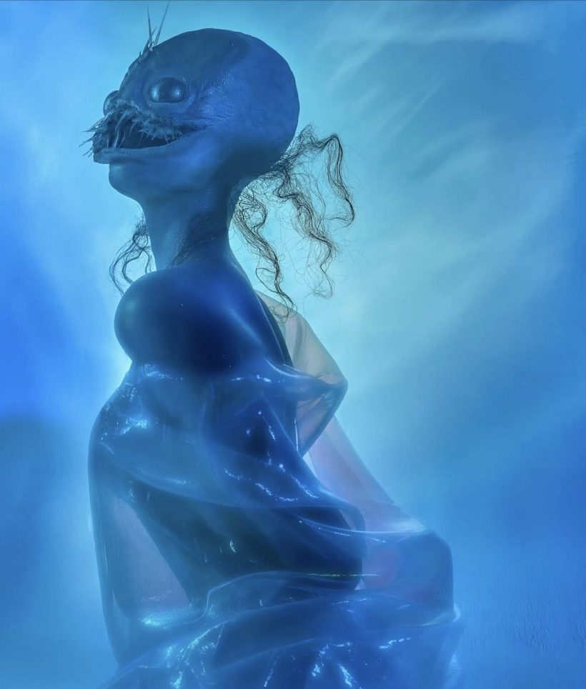 ทำถึงเกิ๊น! ซุปตาร์สาวแหวกแนวแต่งเป็นปลาทะเลน้ำลึก ทายซิใคร?!