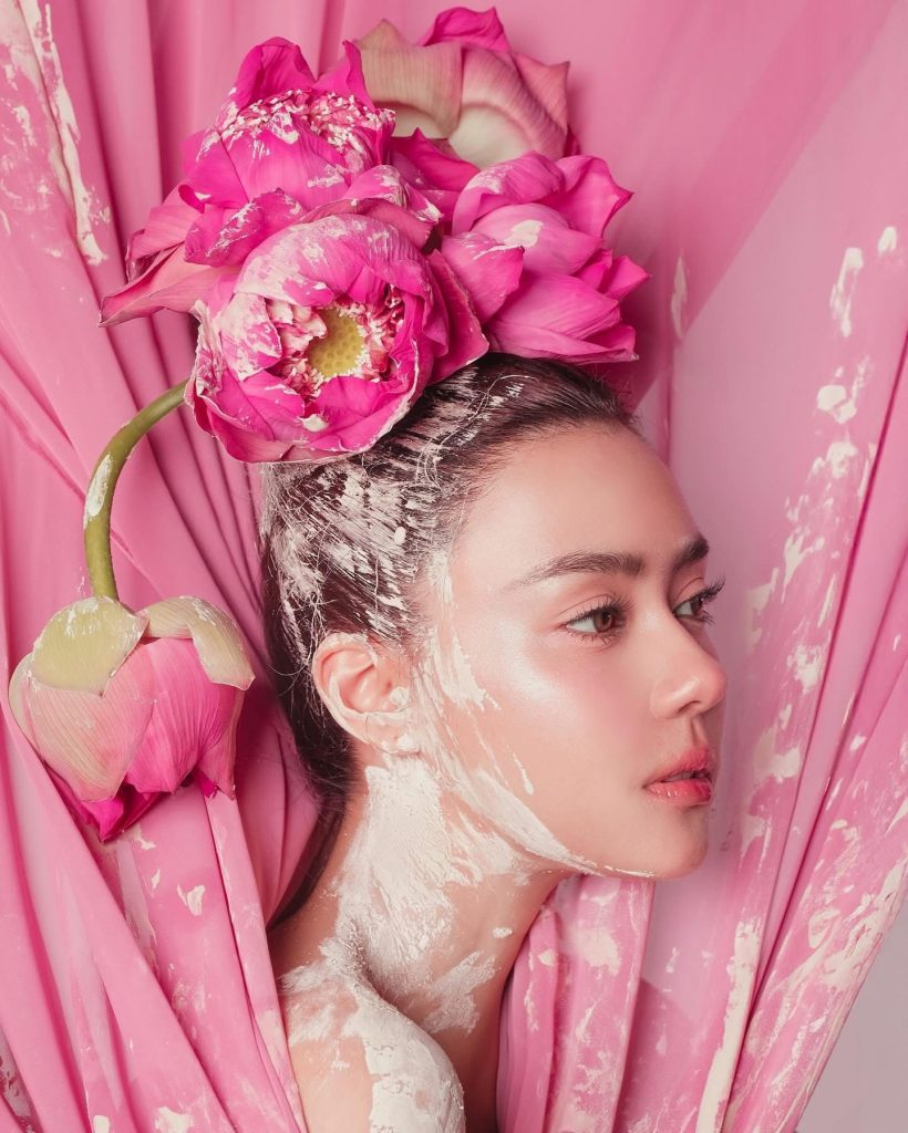 อแมนด้ากลับมาทวงบัลลังก์! สวมชุดไทยฉลองสงกรานต์