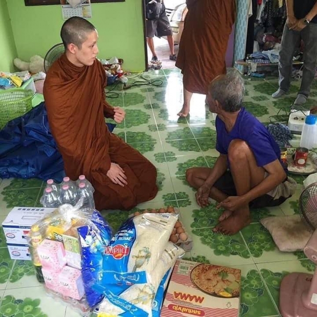 อนุโมทนาบุญ “พระต่อ” นำสิ่งของบริจาคผู้ป่วยยากไร้