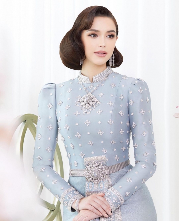 เป๊ะทุกองศา! แพทริเซีย สลัดลุคลูกครึ่ง สวมชุดไทยสวยสง่าแบบไม่มีอะไรกั้น