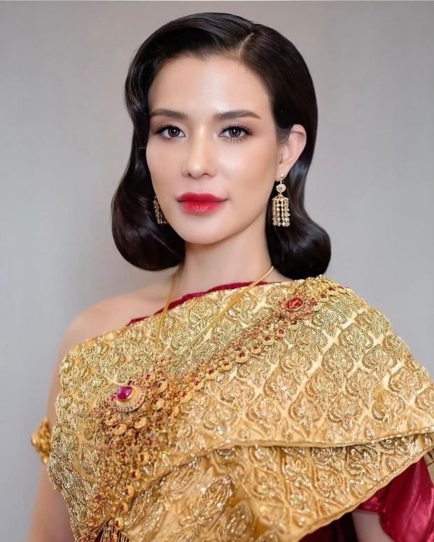 งามเเต้งามว่า! ซูซี่ ลูกครึ่งไทย-อังกฤษ สวมชุดไทย-สวยปังตระการตา