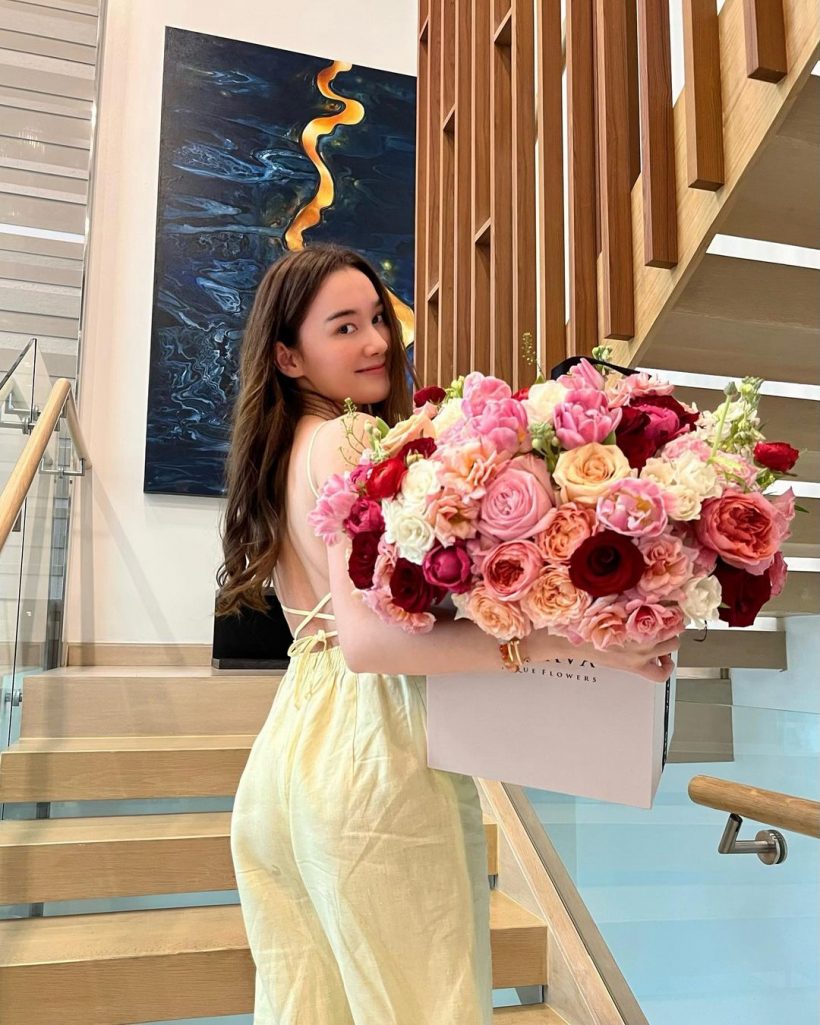 หัวใจไม่ว่าง? นางเอกสุดฮ็อตช่อง3 ได้ดอกไม้ช่อโตย้อนหลังวาเลนไทน์
