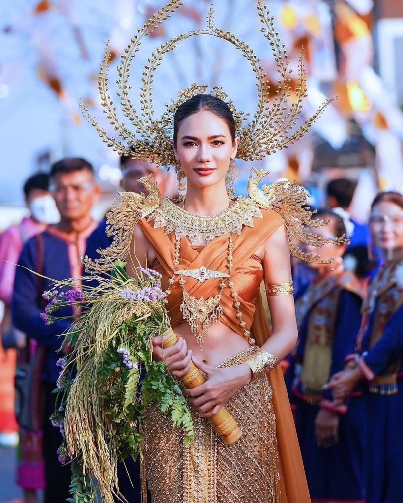 ดาราสาวแปลงโฉมองค์สมมุติพระแม่โพสพ สวยตะลึงมงแล้วมงอีก