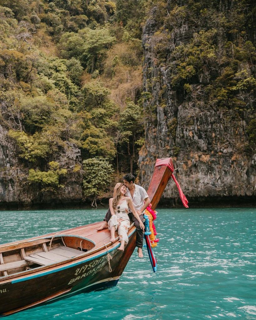 ครอบครัวสมบูรณ์! ผู้จัดหนุ่มโชว์หวานคู่ภรรยาสาว ฉลองความรักครบรอบ 8 ปี 