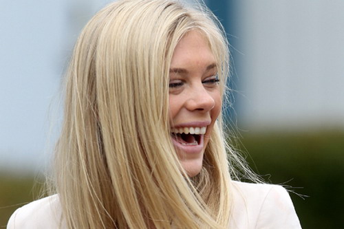 ภาพ Chelsy Davy เพื่อนสาวคนสนิทของเจ้าชายเฮนรี่