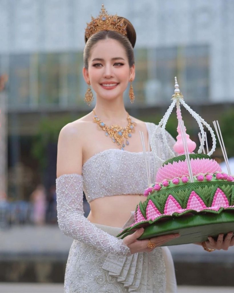 ซูมดีเทลชุดนางนพมาศ โบว์ เมลดา สวยหรูหรามูลค่า20ล้าน