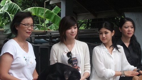 ภาพแก้ว (FFK) ทำบุญวันเกิดกับน้องหมา พร้อมผองเพื่อน