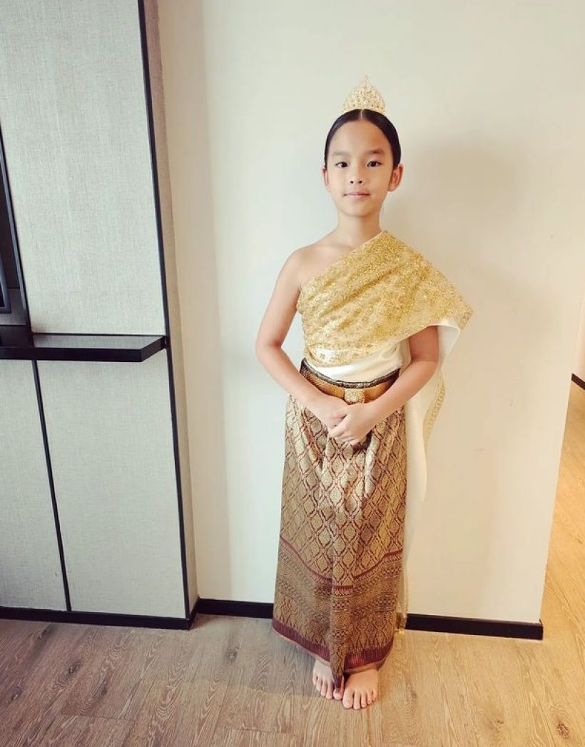 น้องปีใหม่ลูกเเม่เเอฟ แปลงโฉมสวมชุดไทยรับสงกรานต์