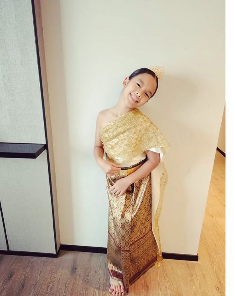 น้องปีใหม่ลูกเเม่เเอฟ แปลงโฉมสวมชุดไทยรับสงกรานต์