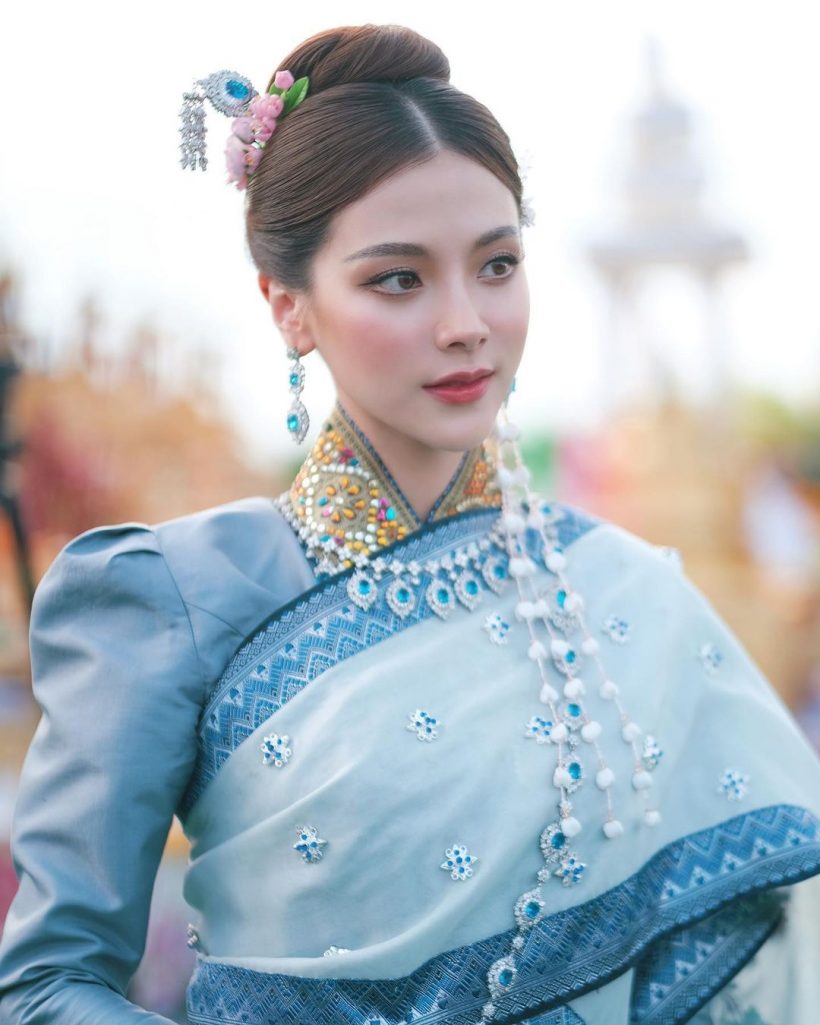 รวมภาพ ใบเฟิร์น สวยออร่าในชุดไทย เป็นนางสงกรานต์-นางรำ เป็นทุกอย่างเเล้ว