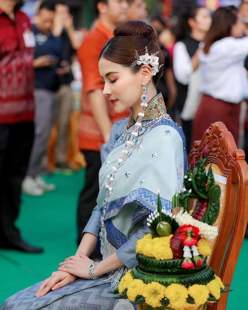 รวมภาพ ใบเฟิร์น สวยออร่าในชุดไทย เป็นนางสงกรานต์-นางรำ เป็นทุกอย่างเเล้ว