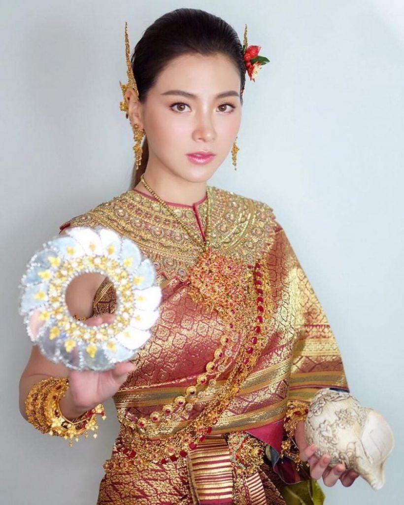 รวมภาพ ใบเฟิร์น สวยออร่าในชุดไทย เป็นนางสงกรานต์-นางรำ เป็นทุกอย่างเเล้ว