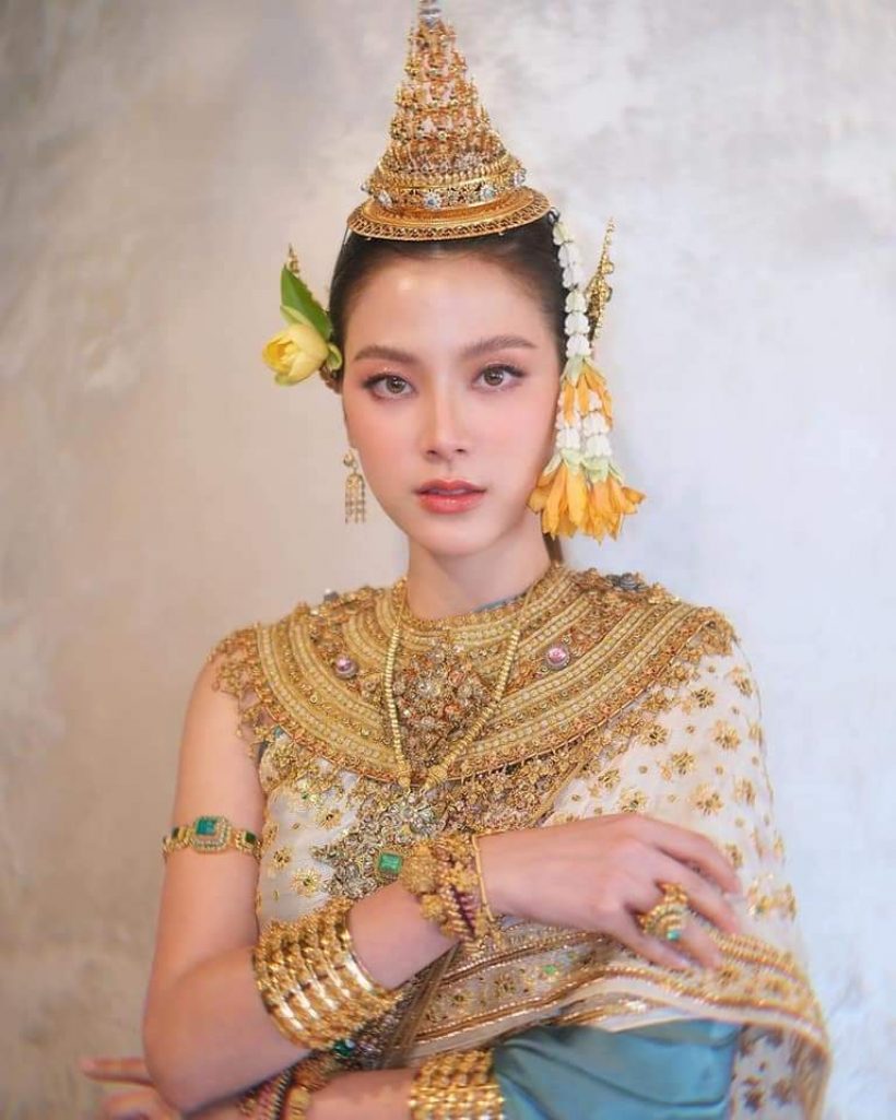 รวมภาพ ใบเฟิร์น สวยออร่าในชุดไทย เป็นนางสงกรานต์-นางรำ เป็นทุกอย่างเเล้ว