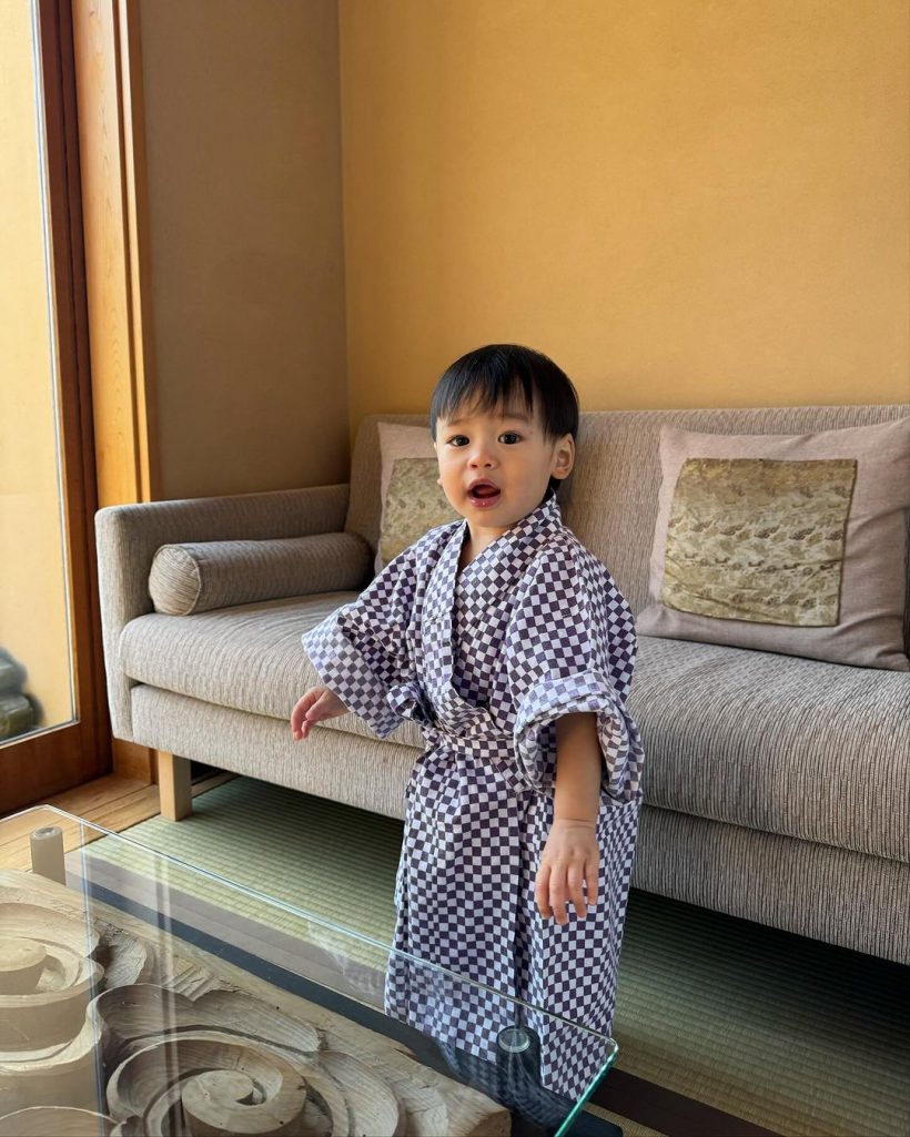 หล่อไหมครับ? น้องคิด ลูกชายนางเอกดังใส่ชุดยูกาตะเที่ยวญี่ปุ่นครั้งแรก