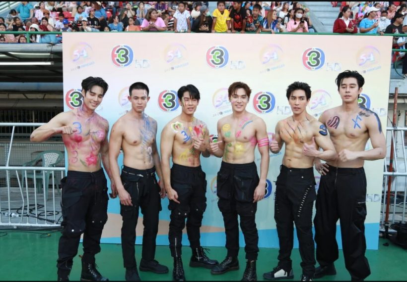 6ซุป’ตาร์หนุ่ม อวดซิกแพ็กกลางงานบอลช่อง3 