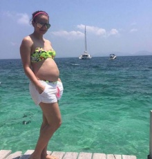 แอน อลิชา อุ้มท้อง 6 เดือน พาเบบี๋เที่ยวเกาะ